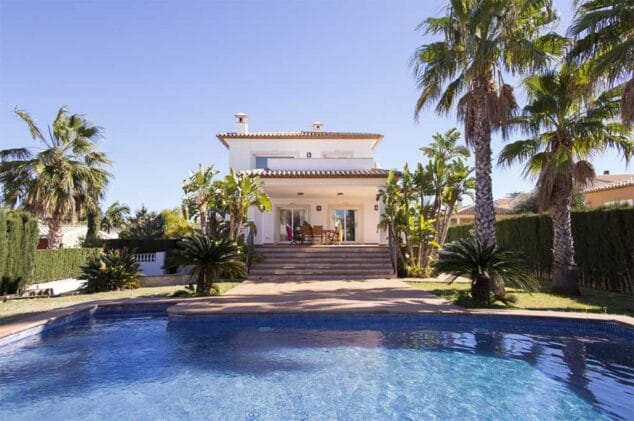 Deniasol celebra un año de éxito en el sector inmobiliario gracias a la confianza de sus propietarios y al trabajo de su equipo 2 villa con piscina alquiler deniasol