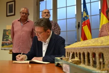 L’Escaldà de la Pansa es BIC – Firma en el libro de honor de Jesús Pobre