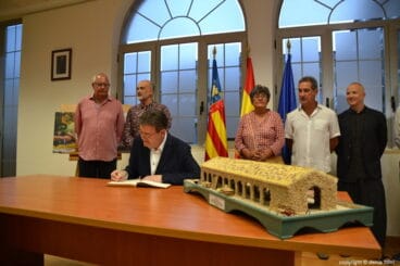 03 lescalda de la pansa es bic firma en el libro de honor de jesus pobre