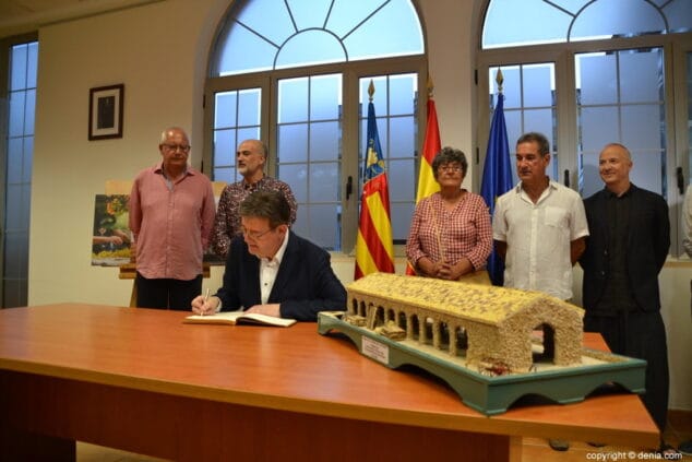 03 lescalda de la pansa es bic firma en el libro de honor de jesus pobre
