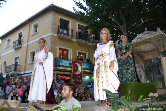 13 capitania cristiana fila mozarabes carroza de la abanderada