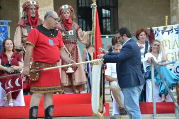 Pregón Moros y Cristianos Dénia 2018 – Imposición de corbatines a los estandartes