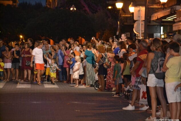 23 recepcion capitania cristiana 2018 gente en la calle campos