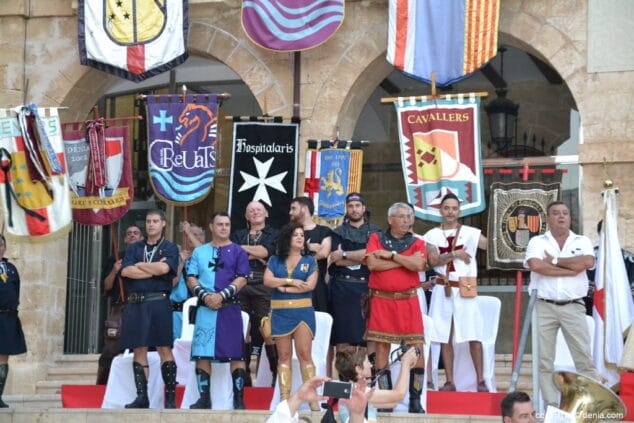 25 pregon moros y cristianos denia 2018 primers tro desfilando