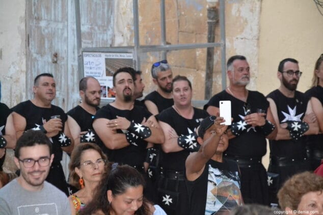 28 pregon moros y cristianos denia 2018 festeros desfilando