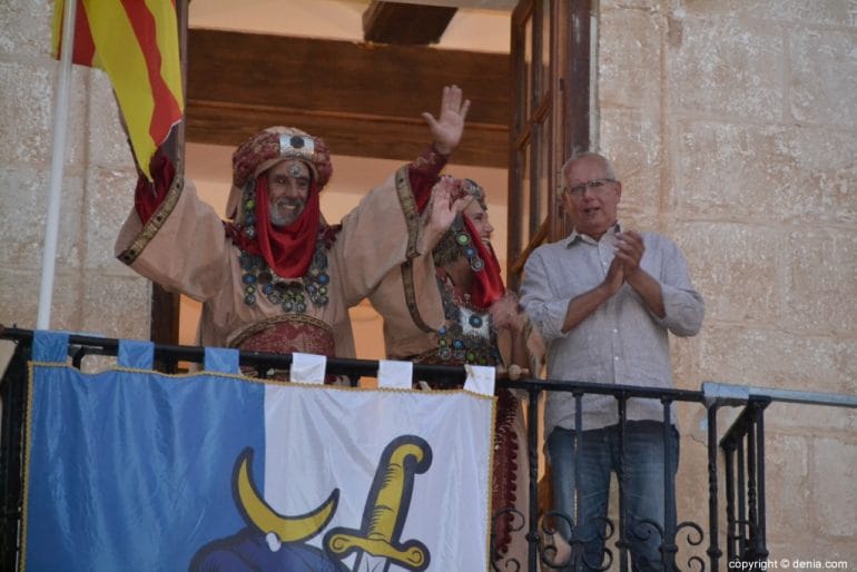 Pregón Moros y Cristianos Dénia 2018 - Saludando desde el balcón