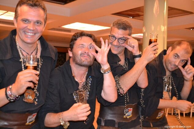 35 cena de gala moros y cristianos 2018 desfilando