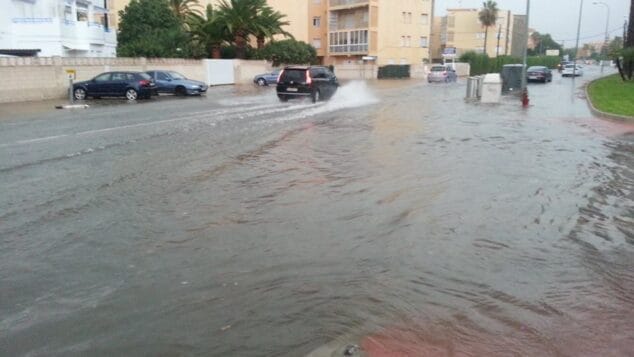 camino de gandia anegado de agua