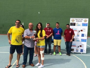 Cargos Falla Oeste con su trofeo de subcampeón