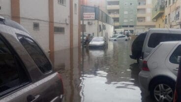 Coches en la zona del Grupo San Andrés