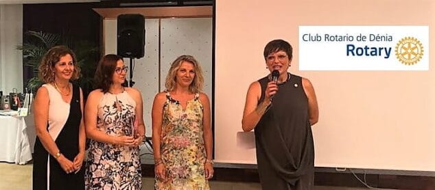 directiva del club rotario de denia en la cena benefica