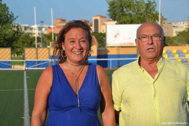 gema estrela junto al edil de deportes vicent crespo