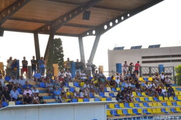 Grada durante la presentación