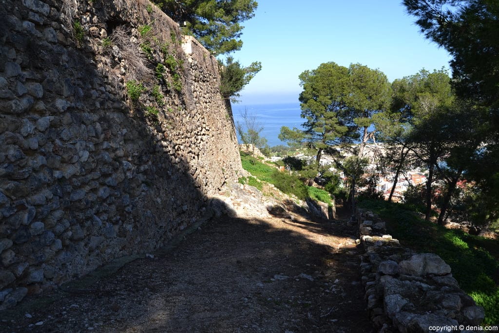 Presentación del proyecto de rehabilitación del Verger Alt del Castillo de Dénia 1 muralla del castillo de denia
