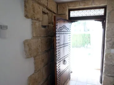 Puerta madera maciza Promociones Denia