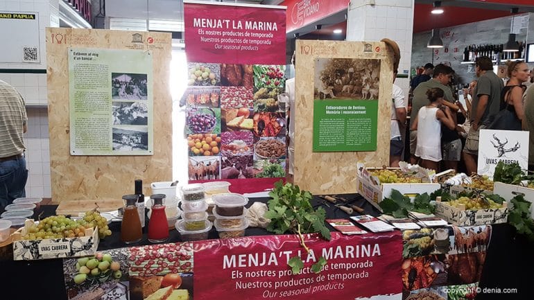 stand de Menja't La Marina en el Mercat de Dénia