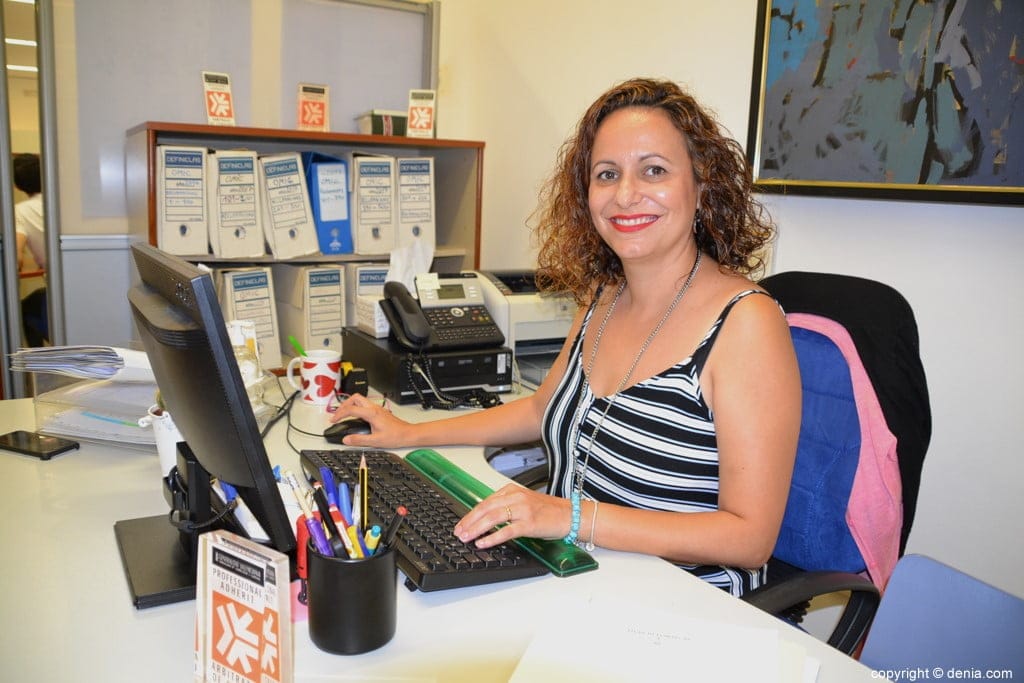 La OMIC de Dénia ha reembolsado cerca de 6.000 euros a consumidores en lo que va de año 2 tecnico que atiende las dependencias de la omic de denia