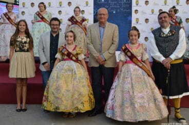 Recepción de la presentación de Neus Suárez – corte de honor