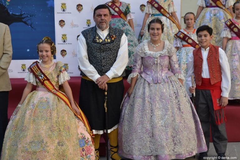Recepción de la presentación de Neus Suárez - Cargos infantiles falla Darrere del Castell