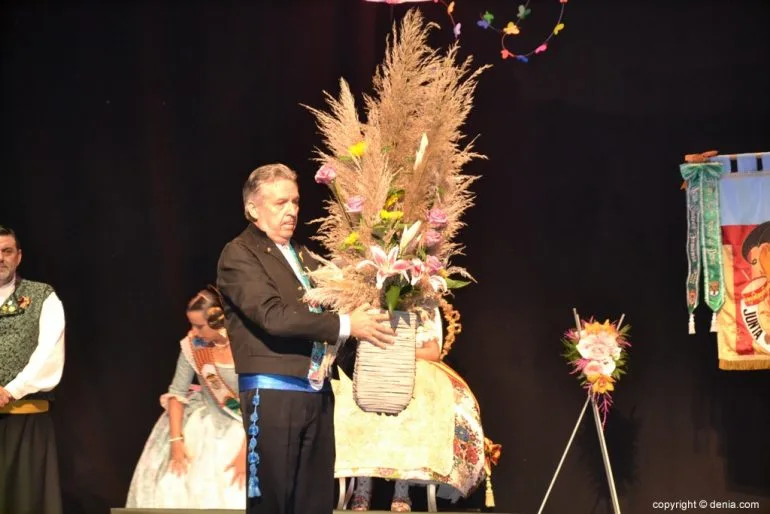 Presentación fallera mayor infantil Dénia 2019 - Detalle floral de la falla Diana