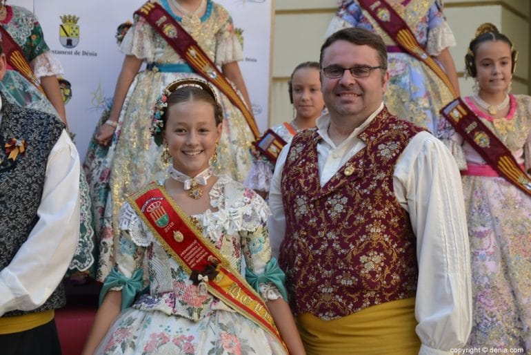 Recepción de la presentación de Neus Suárez - Fallera mayor infantil de San Vicent del Raspeig