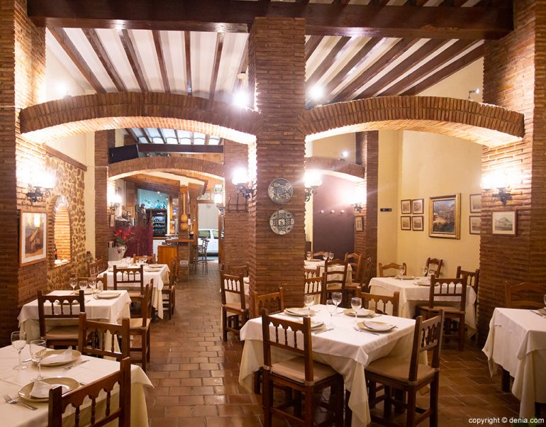 Acogedor interior Restaurante Sandunga 52