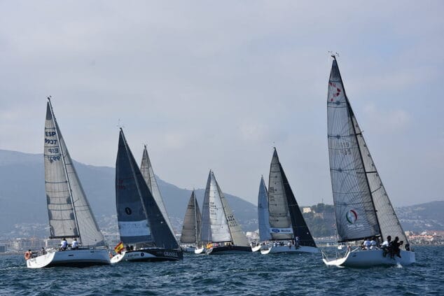 barcos en la copa del canal