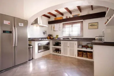 Cocina estilo rústico Aguila Rent a Villa