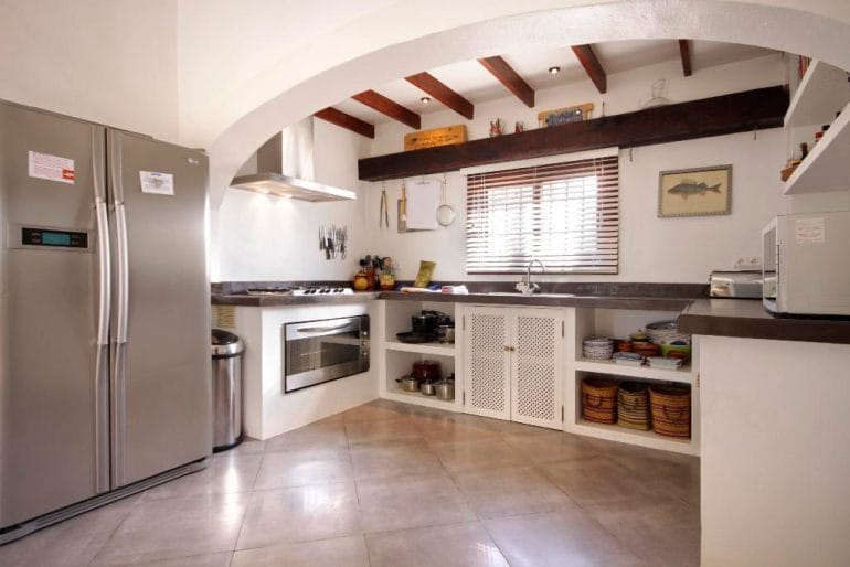 Cocina estilo rústico Aguila Rent a Villa