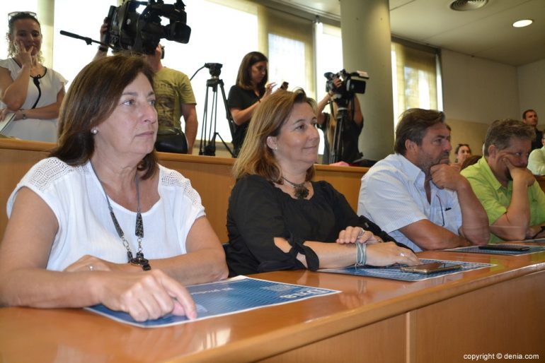 Concejales de Dénia y Cristina Sellés en la presentación del Dna
