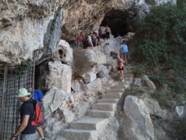 excursiones de verano a la cova del aigua