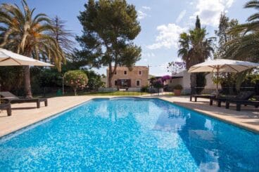 gran piscina privada de la casa aguila rent a villa