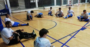 jugadores del cfs dianense en el calentamiento