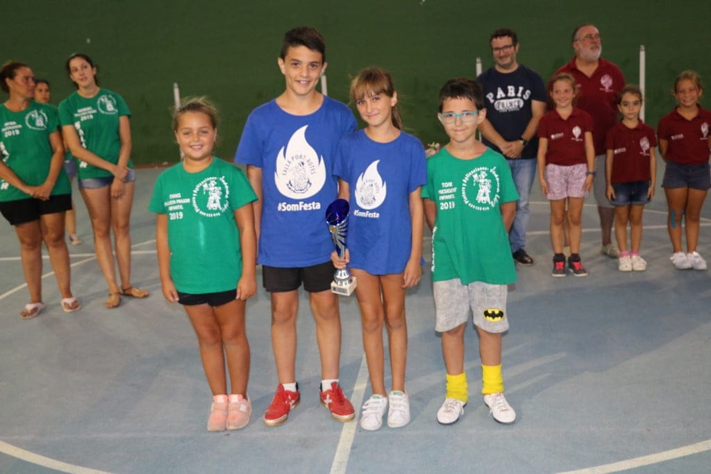La <em>xicalla</em> de Port Rotes gana las 12 horas de fútbol fallero organizadas por la falla Saladar 1 la falla port rotes gano las 12 horas de futbol sala fallero