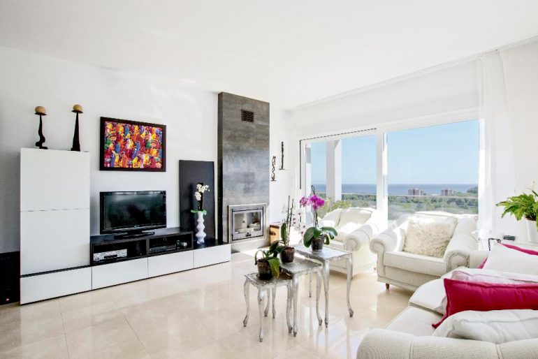 Bright living room Quality Rent a Villa