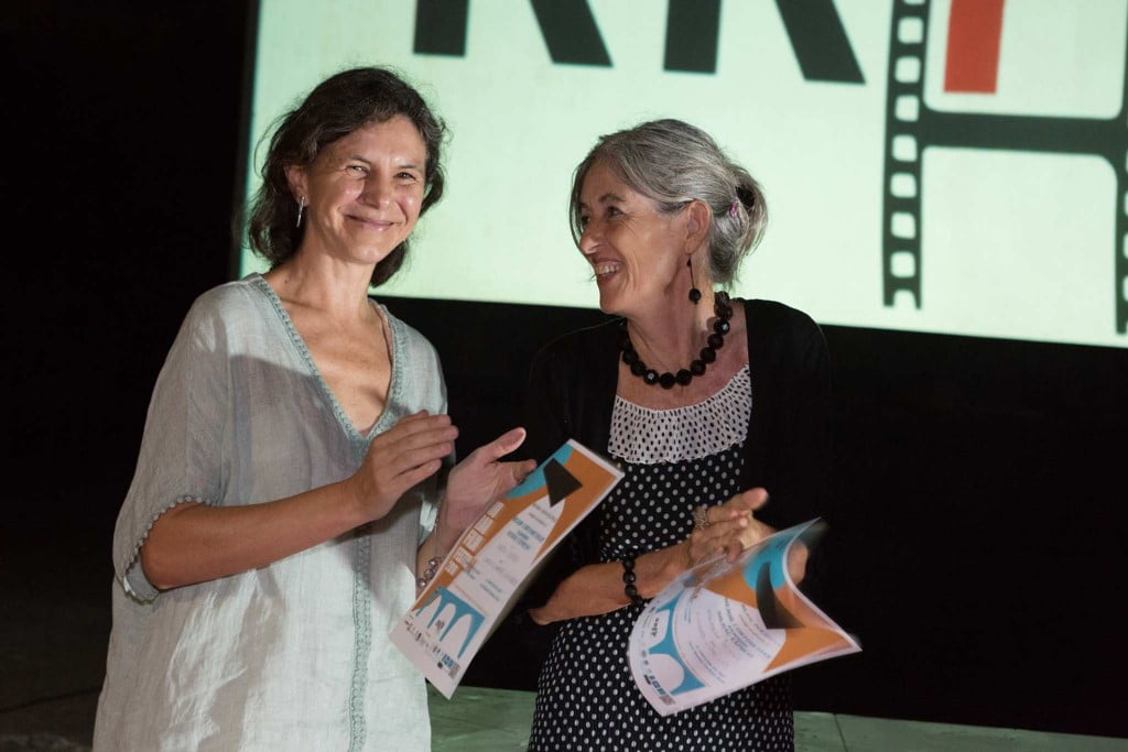 Marta Lorenzi y Yolanda Medina recogiendo sus premios de RIURAU EXPRESS