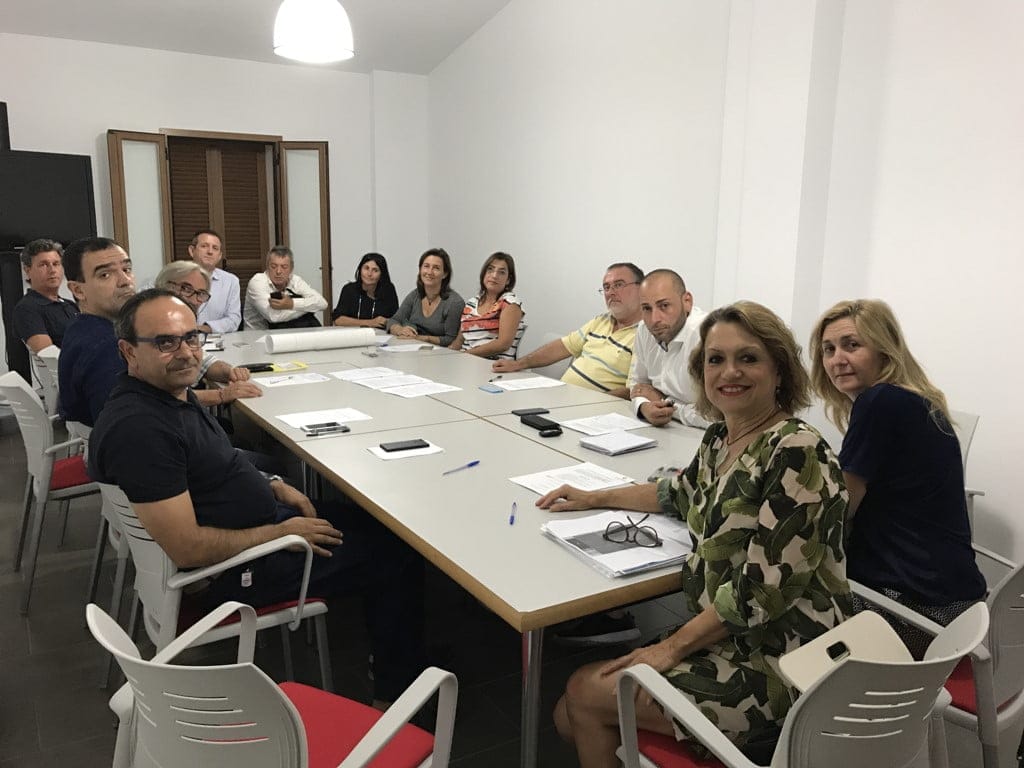 miembros de cedma durante una reunion