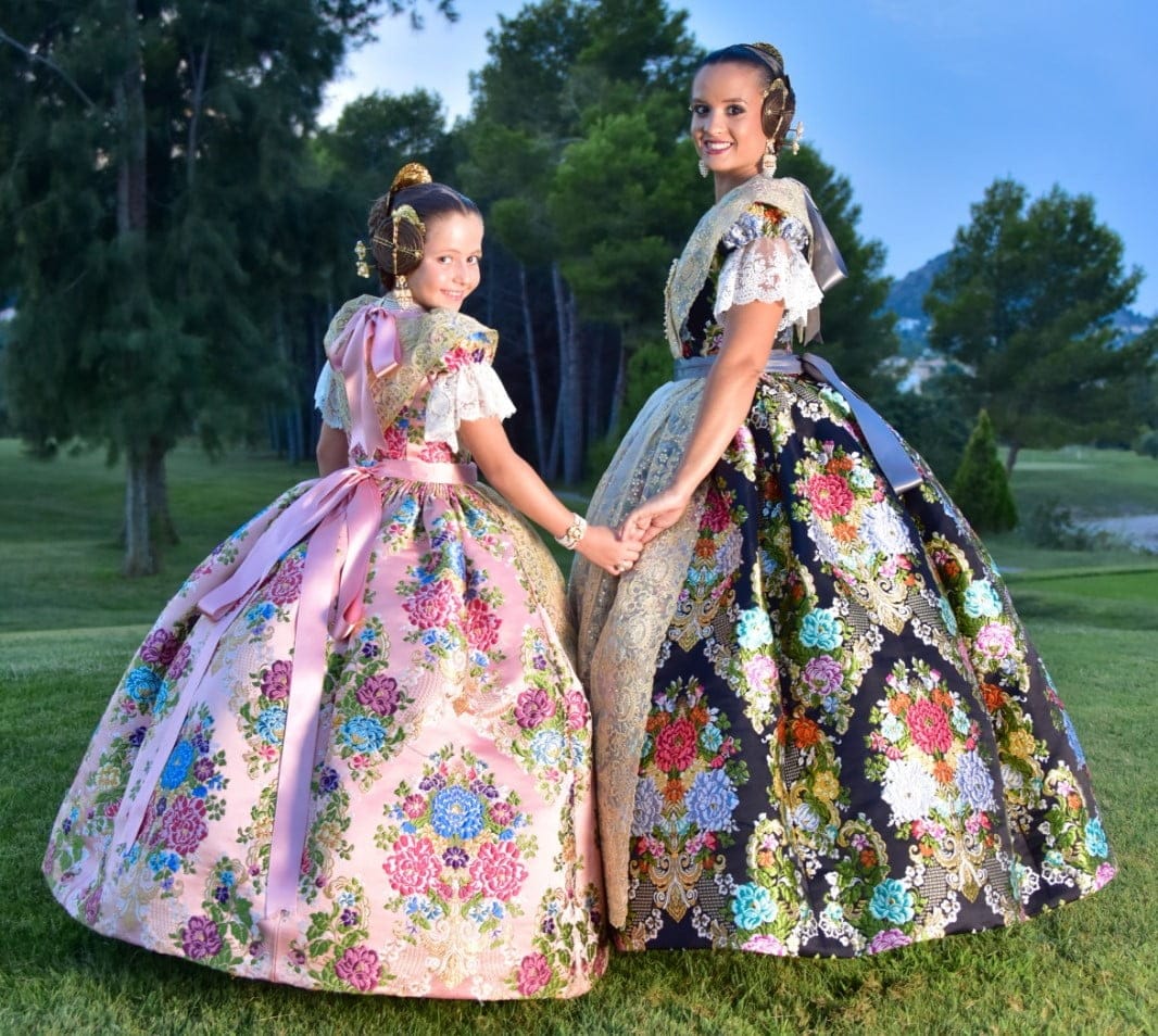 Llegó el gran fin de semana de Neus Suárez y Amparo Petrie como falleras mayores de Dénia 1 neus suarez y amparo petrie