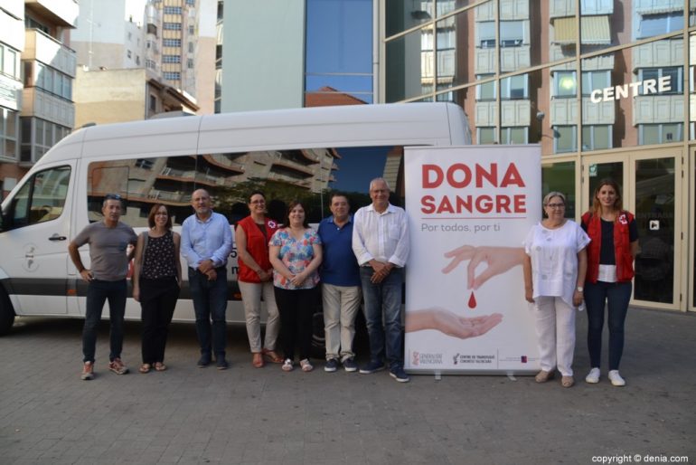 Organizadores y colaboradores del maratón de donación de sangre de Dénia