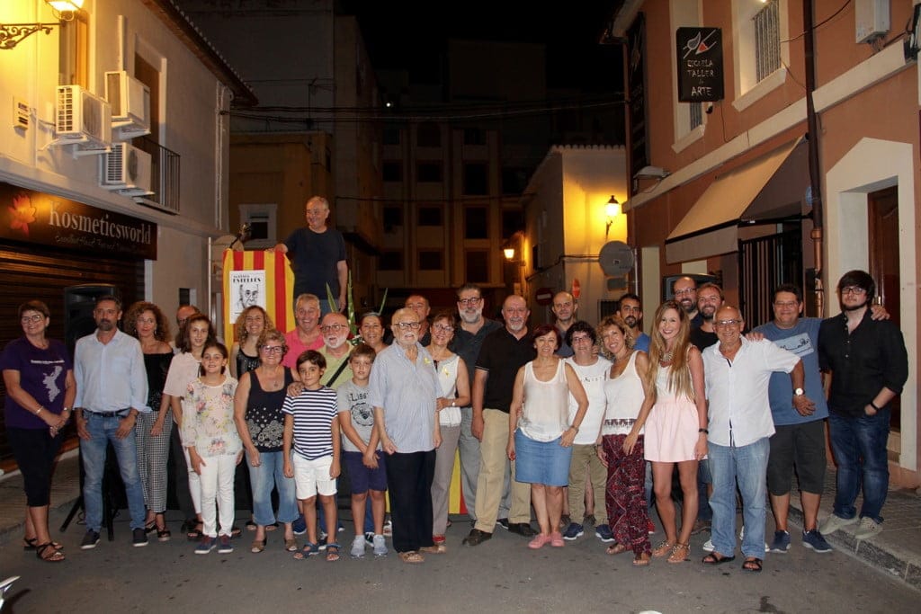 La poesía de Vicent Andrés Estellés salió un año más a la calle gracias a Compromís 1 participantes en la festa estelles