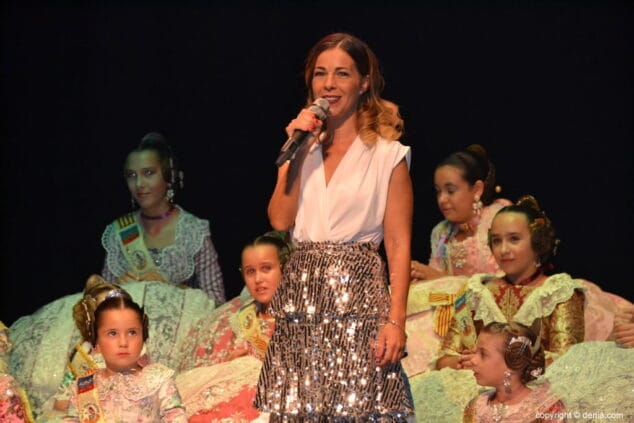 El jardín de Port Rotes se llena de color durante la presentación de Alejandra Álvarez como fallera mayor infantil 15 11 presentacion infantil port rotes 2019 naia jimenez