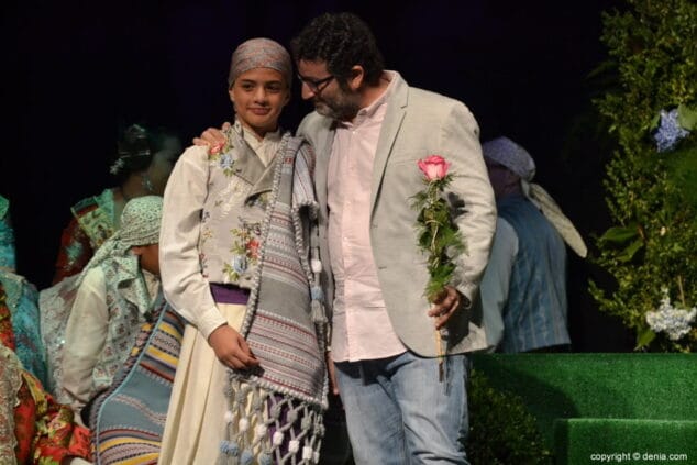 El jardín de Port Rotes se llena de color durante la presentación de Alejandra Álvarez como fallera mayor infantil 32 28 presentacion infantil port rotes 2019 oscar mengual