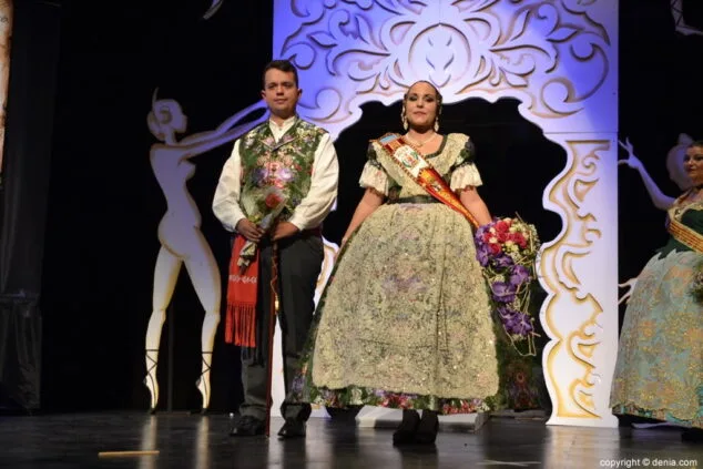 34 presentacion falla les roques 2019 alex y gema