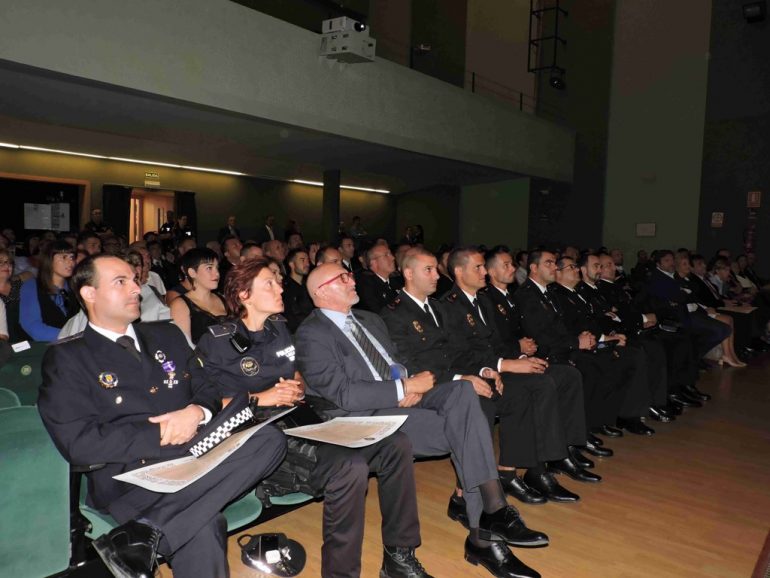 Asistentes al Día de la Policía en Dénia