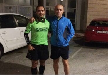 Atletas con el relevo preparado