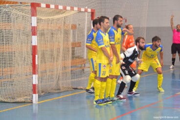 barrera de jugadores del cfs mar denia