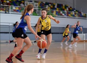 base júnior denier pujant la pilota