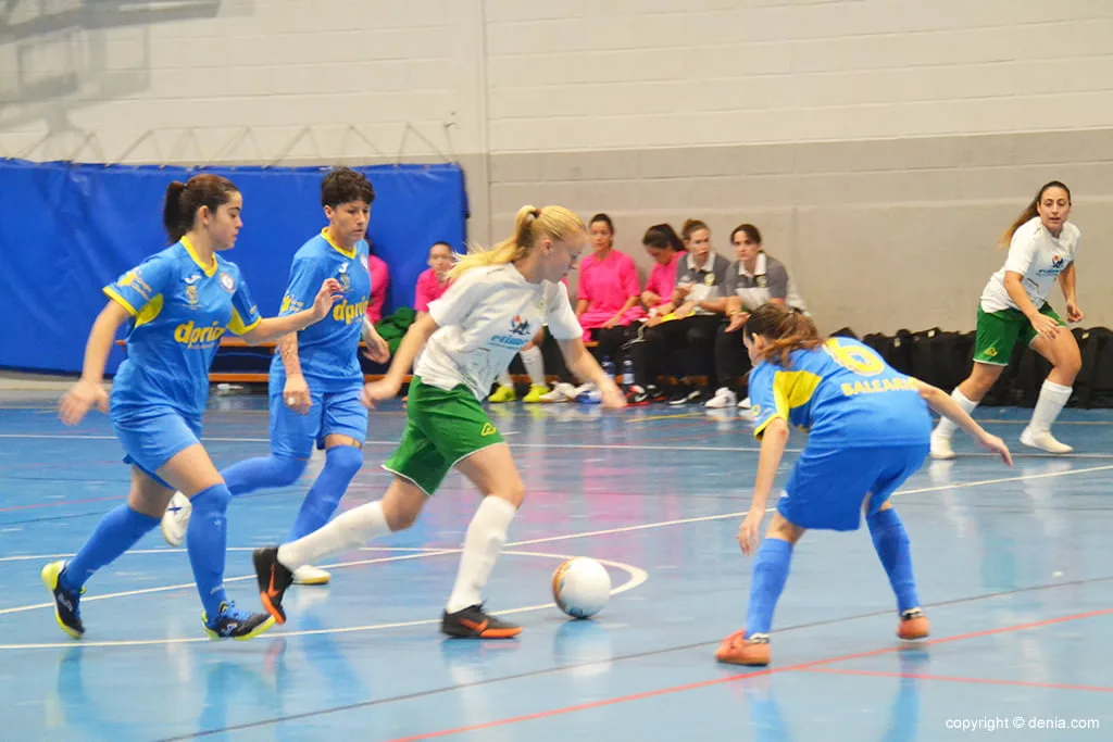 Estreno espectacular de las chicas del CFS Dianense al ganar por 8 a 1 al FSF Joventut Elche “B” 2 buena presion de las dianenses