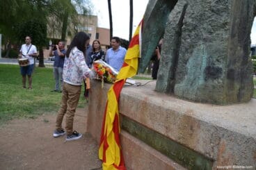 Celebración del 9 d’Octubre de Compromís – Ofrenda de flores en la plaza