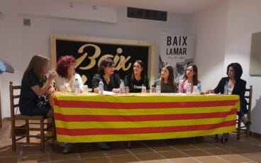 charla sobre igualdad en la falla baix la mar